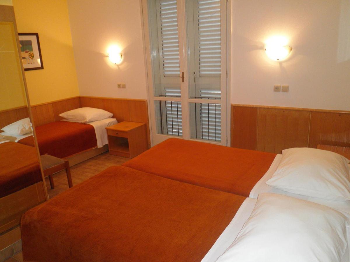 Hotel Zora Pavilions Primošten Exterior foto